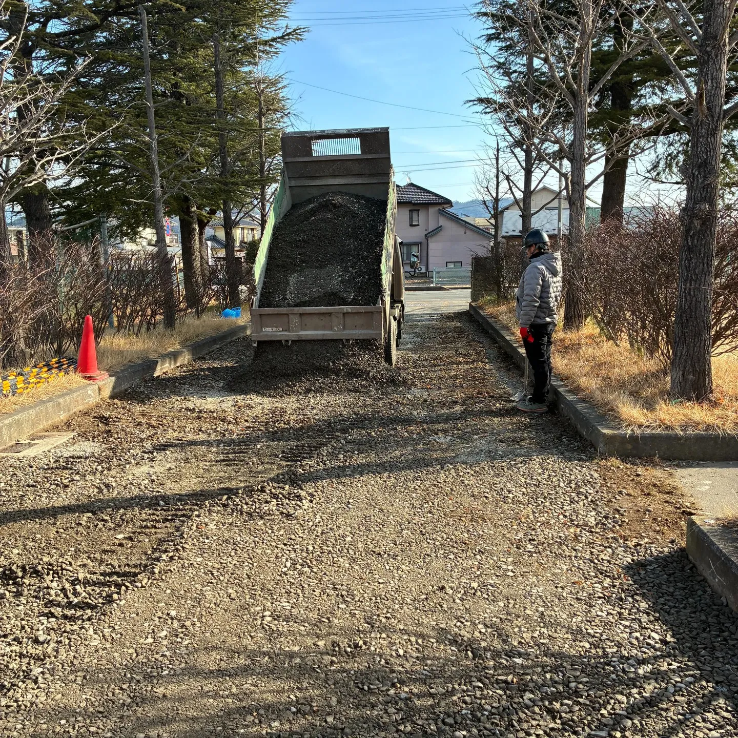砕石敷き・造成工事を行いました。